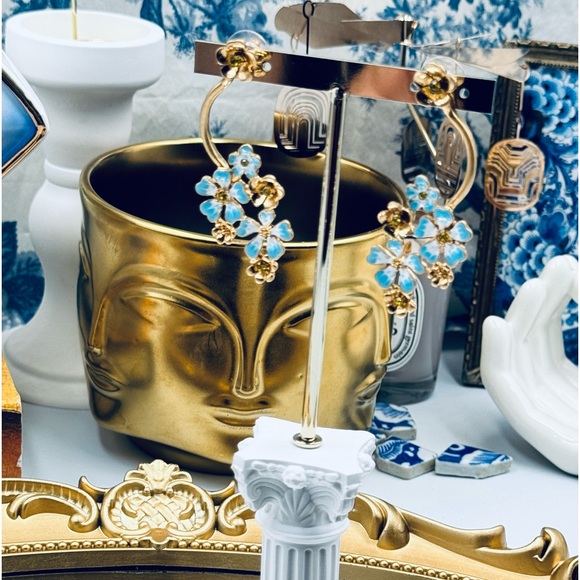 🆕 OSCAR DE LA RENTA🧿 NWOT Blue Forget-Me-Not Hand Painted Flower Drop Earring - Picture 14 of 15